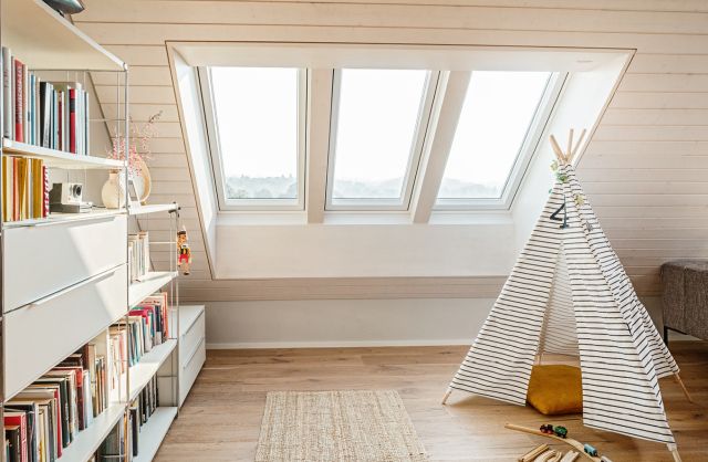 Designo Comfort i8 – elektricky ovládané výklopné střešní okno