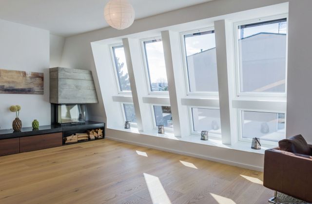 Designo R6 elektrické – nízkoenergetické kyvné střešní okno