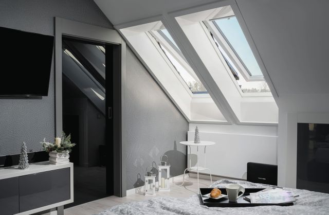 Designo R8 – výklopné kyvné střešní okno