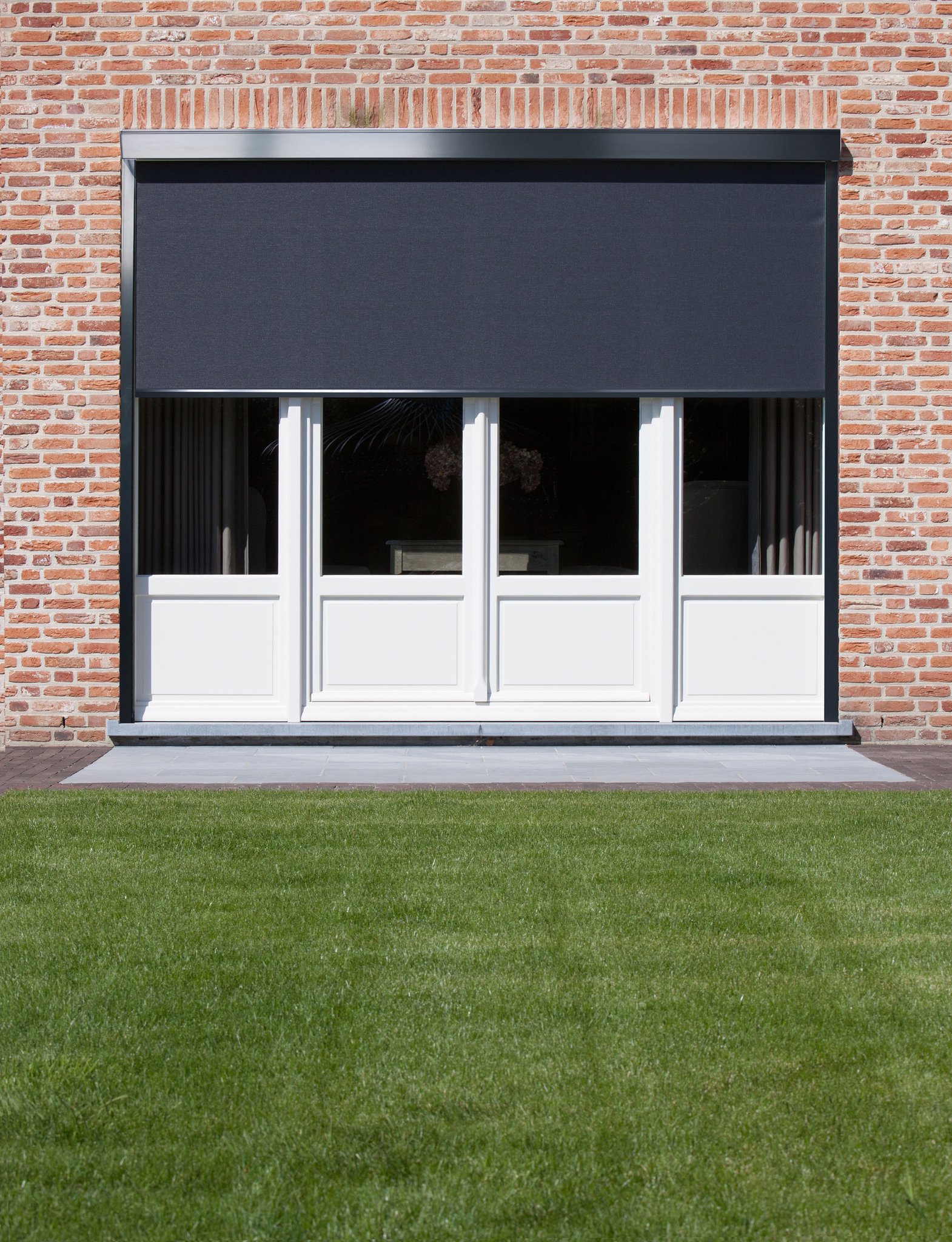 Detail vodících lišt a napnutí látky