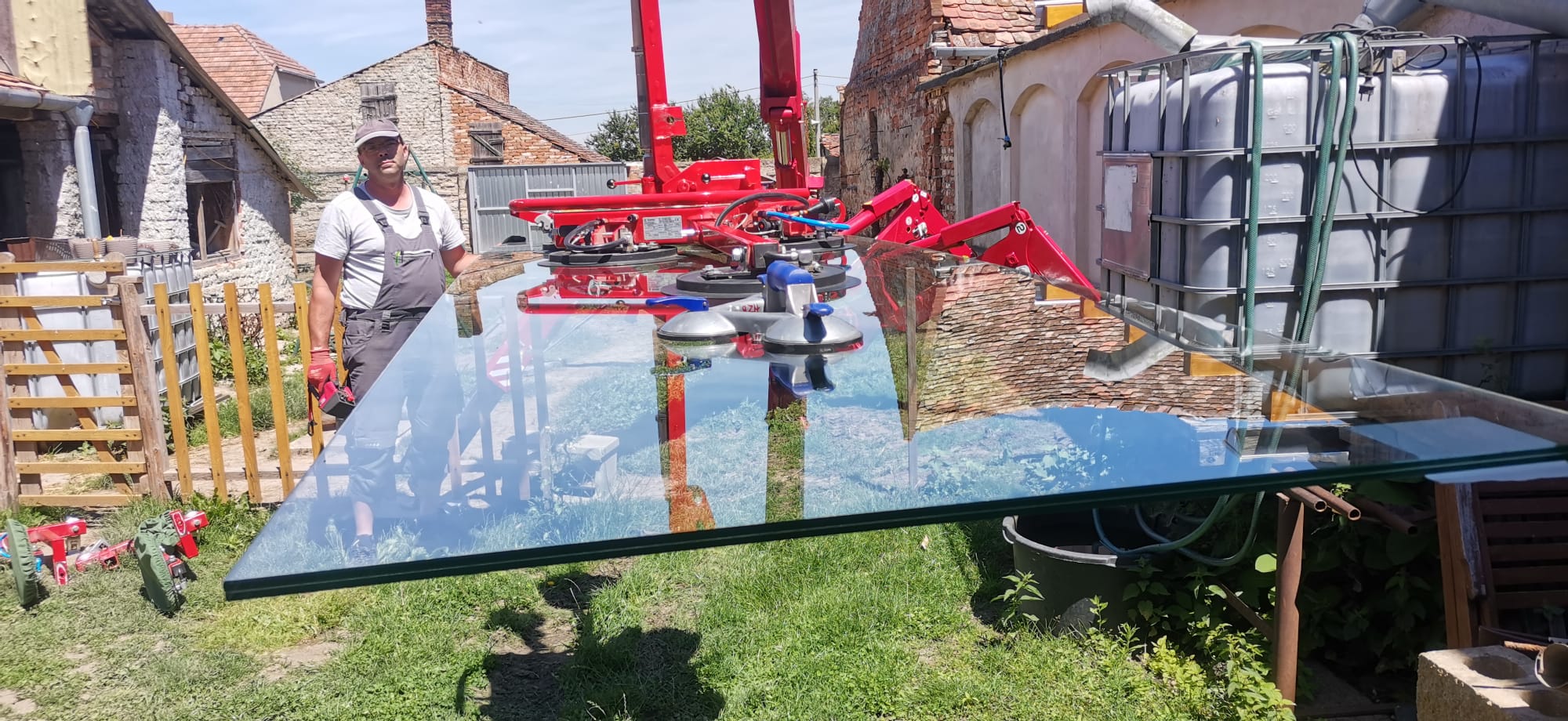 Zasklívání pomocí minijeřábu