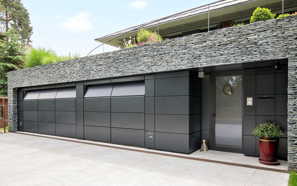 Fasádní garážová vrata TRIDO