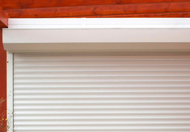 Rolovací garážová vrata s boxem